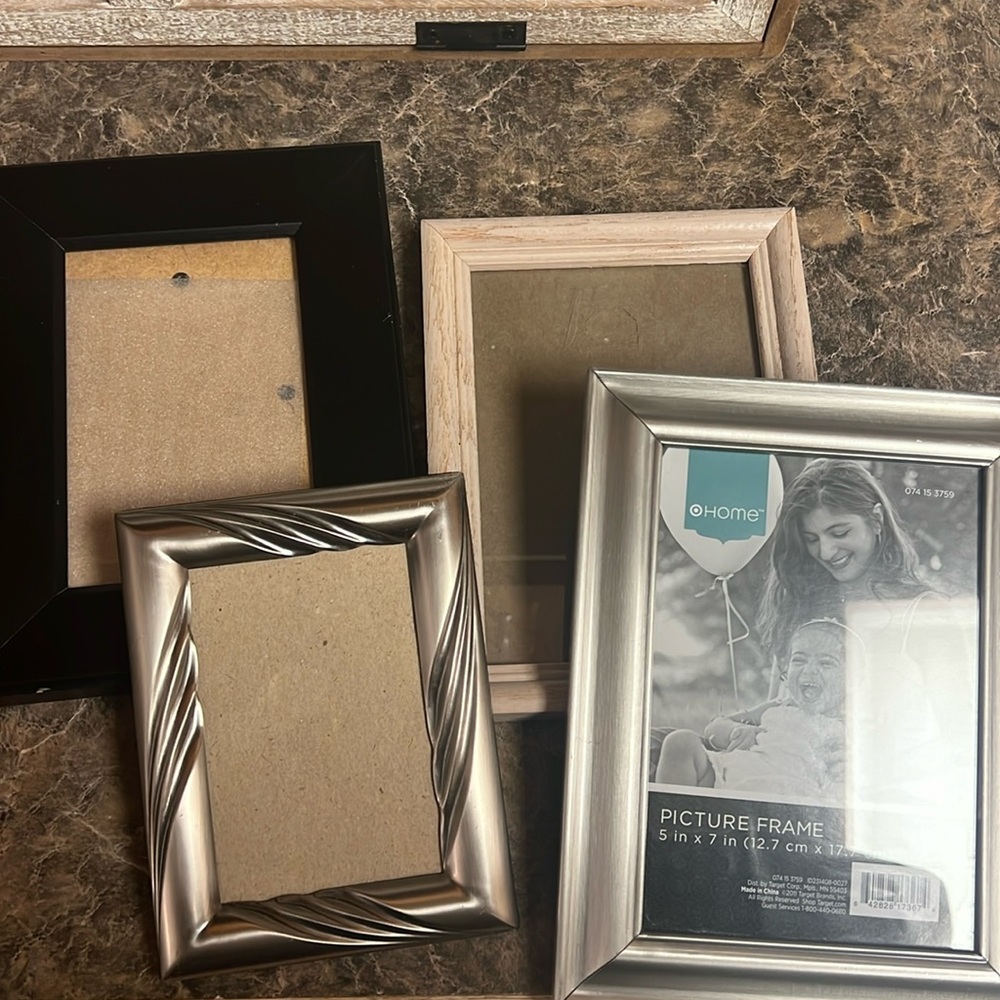 Bundle of 4 picture frames